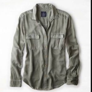 American Eagle Button Up